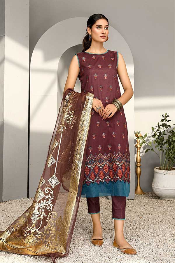 Sanam Saeed Chamak Lawn'23 D#08