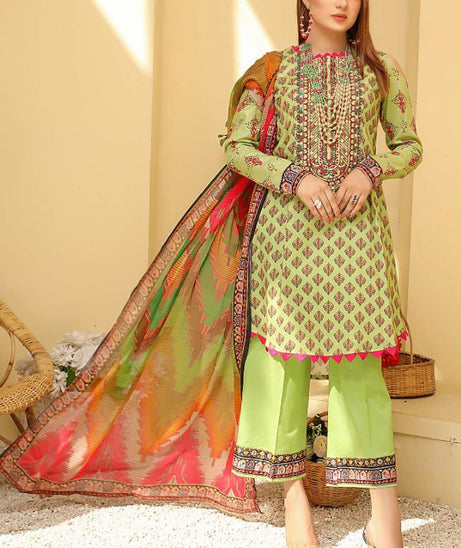 Sanam Saeed Fabura E/Lawn`22 D#07