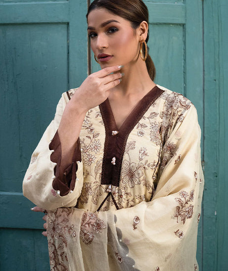 Sanam Saeed Karandi Lawn`23 D#10
