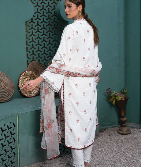 Sanam Saeed Karandi Lawn`23 D#04