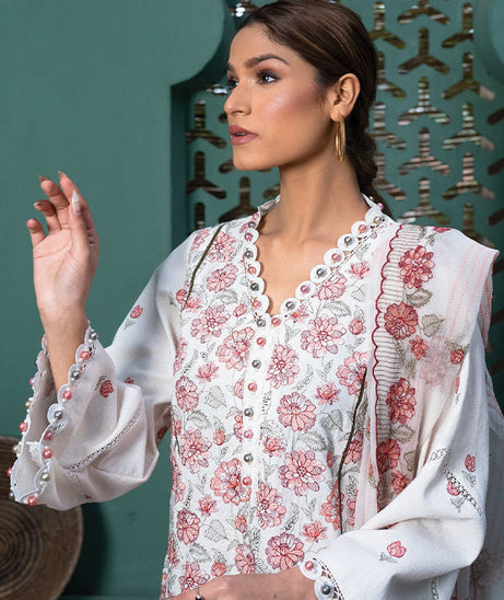 Sanam Saeed Karandi Lawn`23 D#04