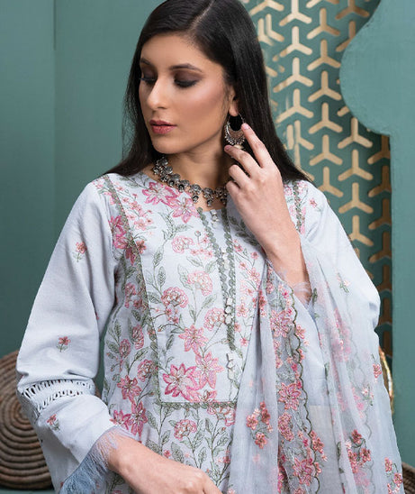 Sanam Saeed Karandi Lawn`23 D#06