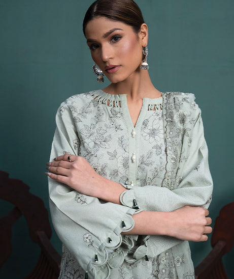 Sanam Saeed Karandi Lawn`23 D#07