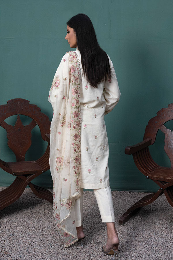 Sanam Saeed Karandi Lawn`23 D#09