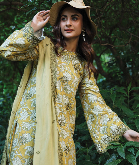 Sanam Saeed Meadow Girl`24 D#05