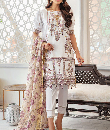 Sanam Saeed Sifaal Emb Lawn`23 D#04