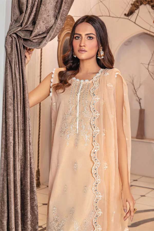 Sanam Saeed Zarish Lawn'23 D#01