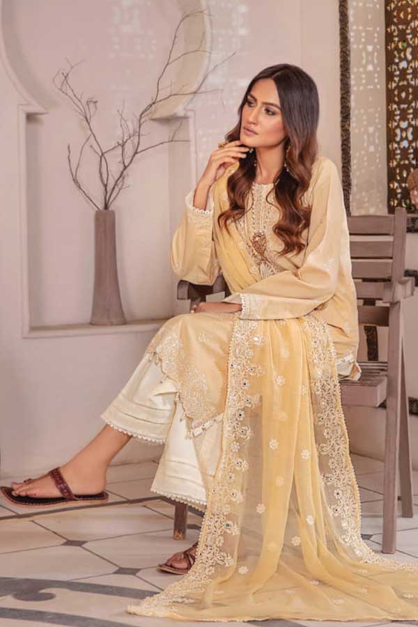 Sanam Saeed Zarish Lawn'23 D#10