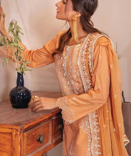 Sanam Saeed Zarish Lawn'23 D#02