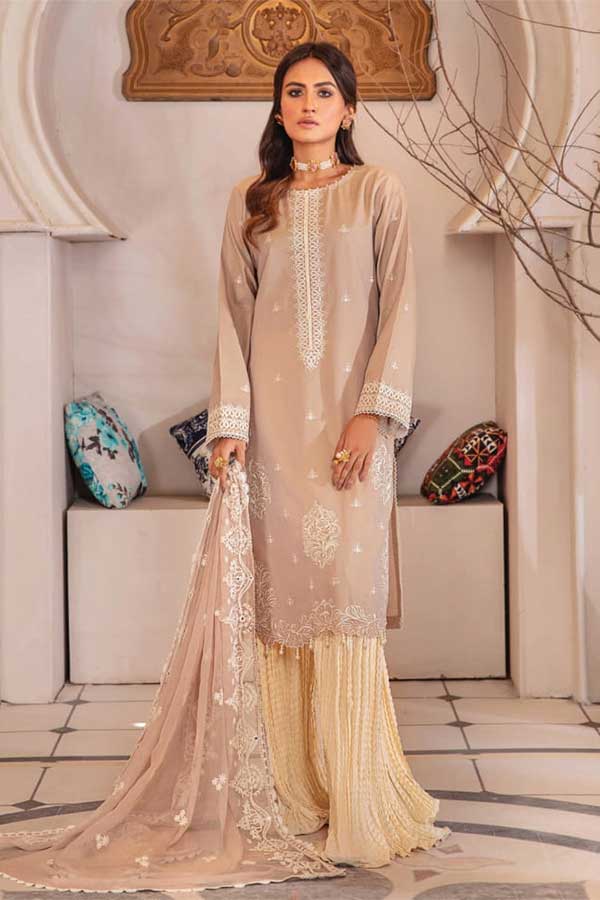 Sanam Saeed Zarish Lawn'23 D#04