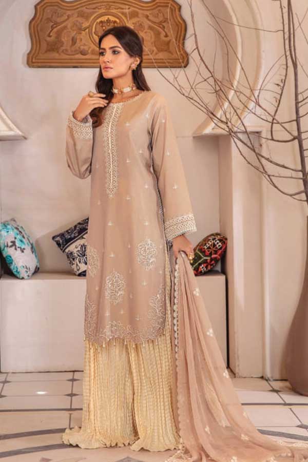 Sanam Saeed Zarish Lawn'23 D#04