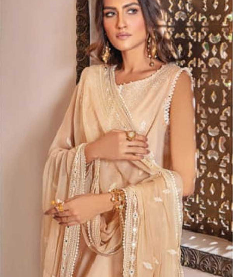 Sanam Saeed Zarish Lawn'23 D#06