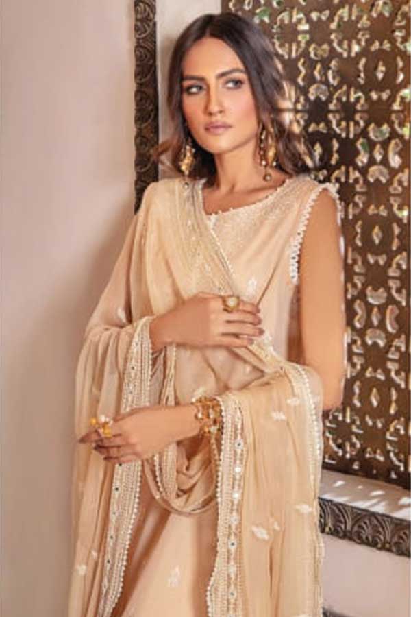 Sanam Saeed Zarish Lawn'23 D#06