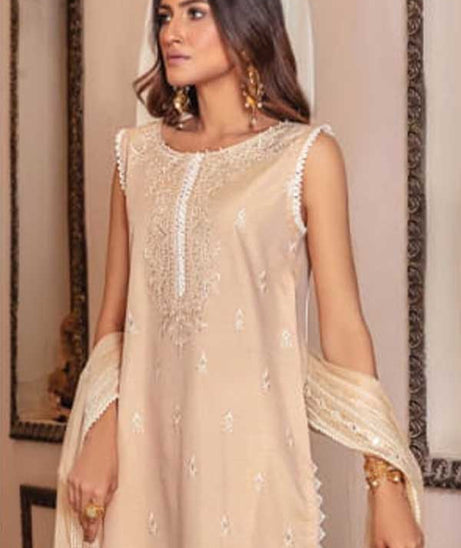 Sanam Saeed Zarish Lawn'23 D#06