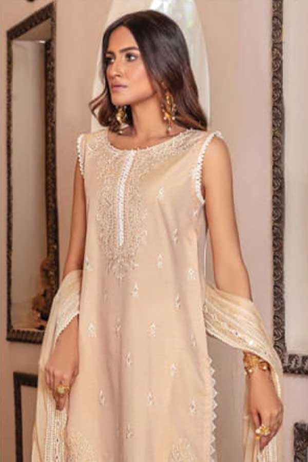 Sanam Saeed Zarish Lawn'23 D#06