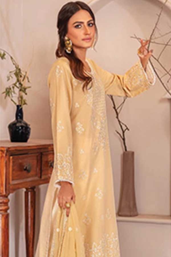 Sanam Saeed Zarish Lawn'23 D#07