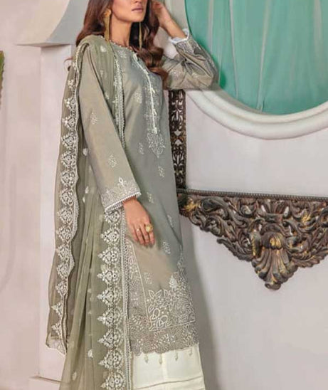 Sanam Saeed Zarish Lawn'23 D#08