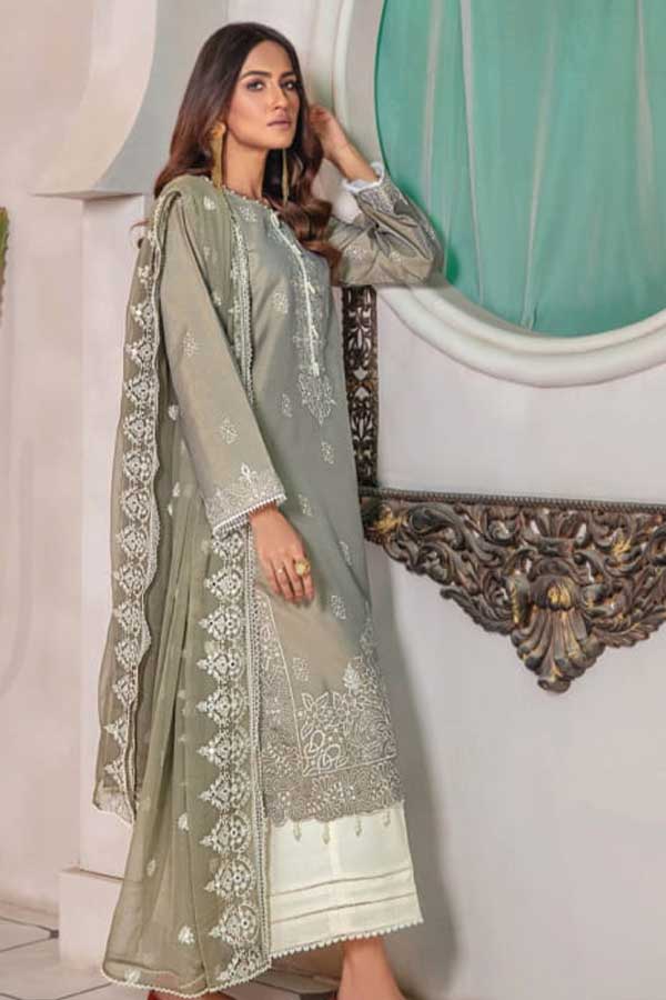 Sanam Saeed Zarish Lawn'23 D#08