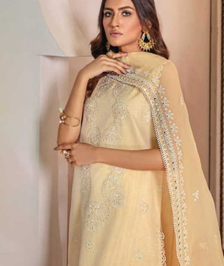 Sanam Saeed Zarish Lawn'23 D#09