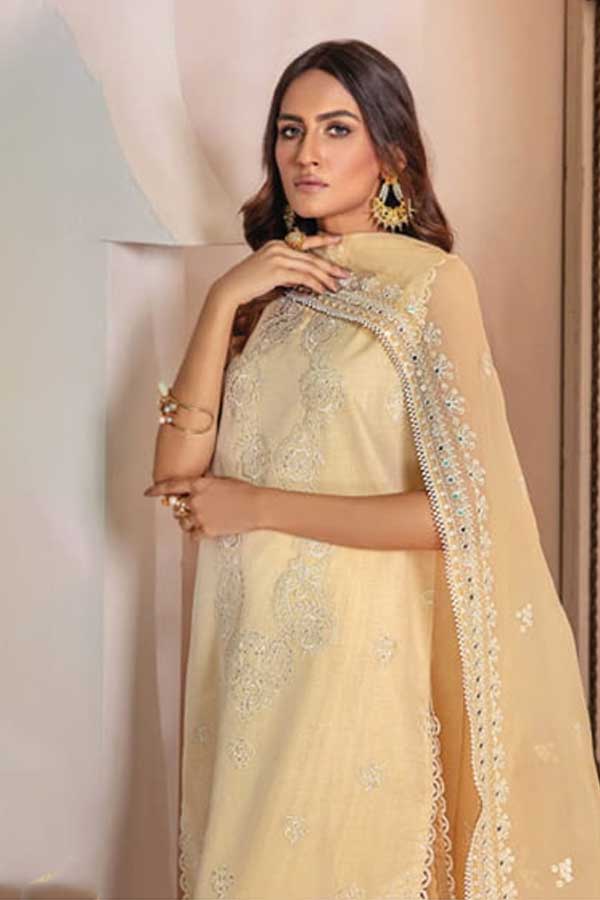 Sanam Saeed Zarish Lawn'23 D#09