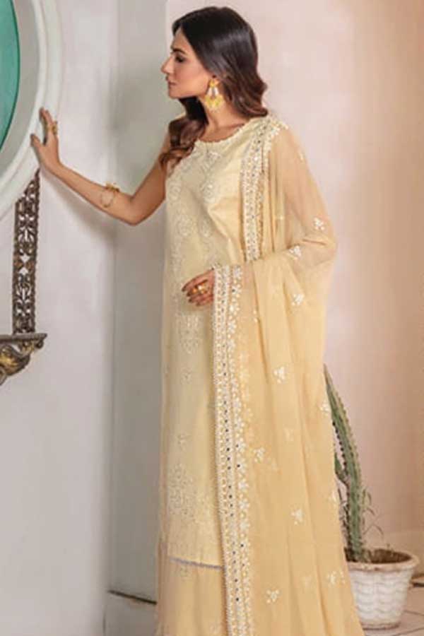 Sanam Saeed Zarish Lawn'23 D#09