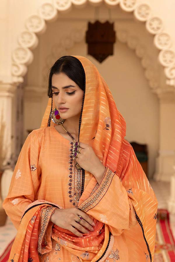 Shaista Emb Luxury Lawn`24 D#136