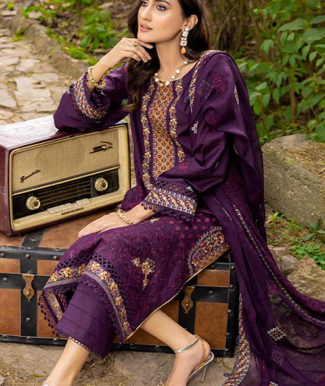 Shaista Mehrunisa Emb Lawn`23 SML#42
