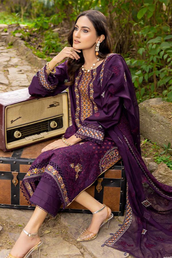 Shaista Mehrunisa Emb Lawn`23 SML#42