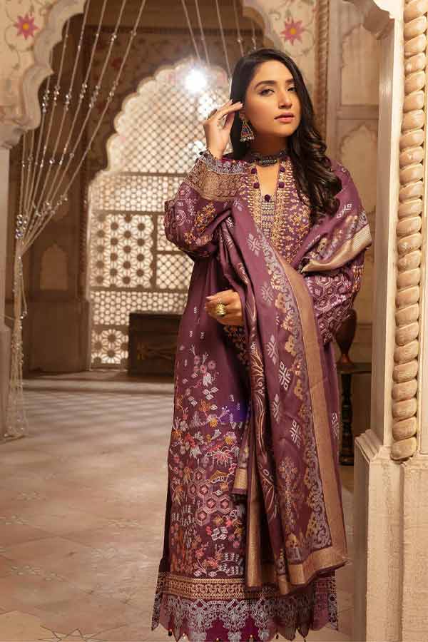 Shaista Premium Emb Lawn`22 D#82