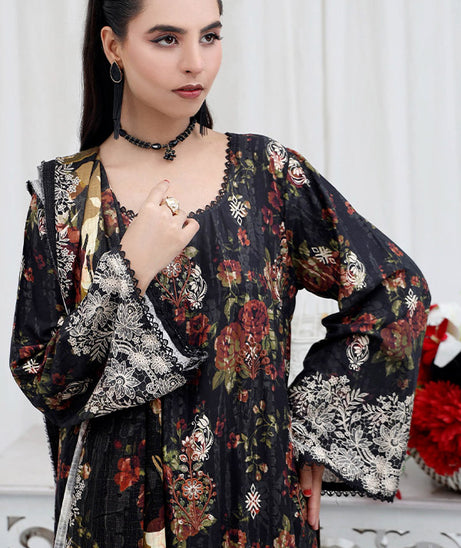 Shaista Mehwish Emb Staple`25 D#344