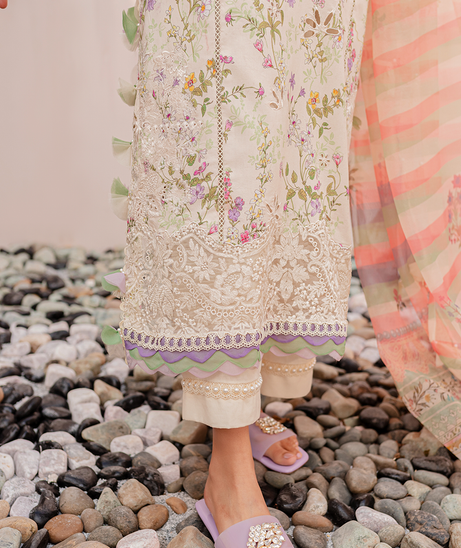 Zoya & Fatima Aman L/Lawn`24 (SOFIA)