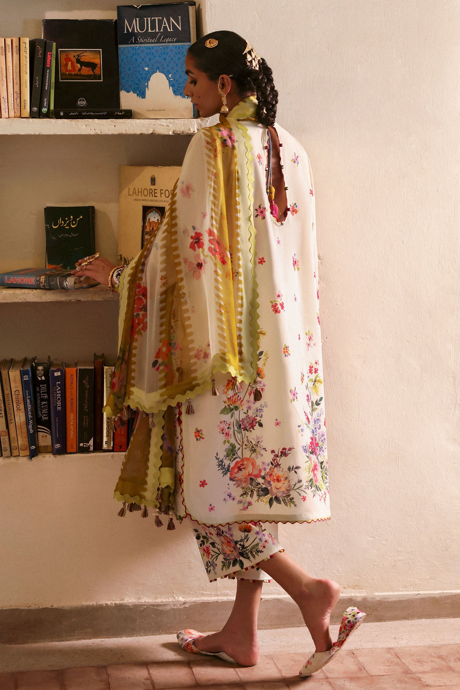 Zaha Lawn`25 CHANDNI D#10