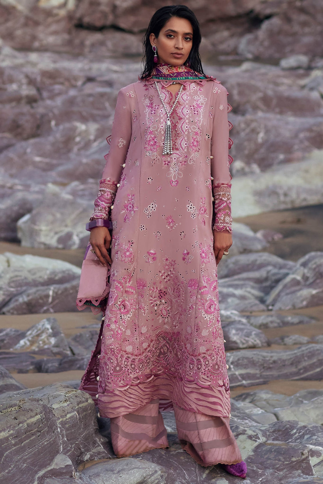 Elan Winter Unstitched Collection'23 D# 01 (FEZEH)