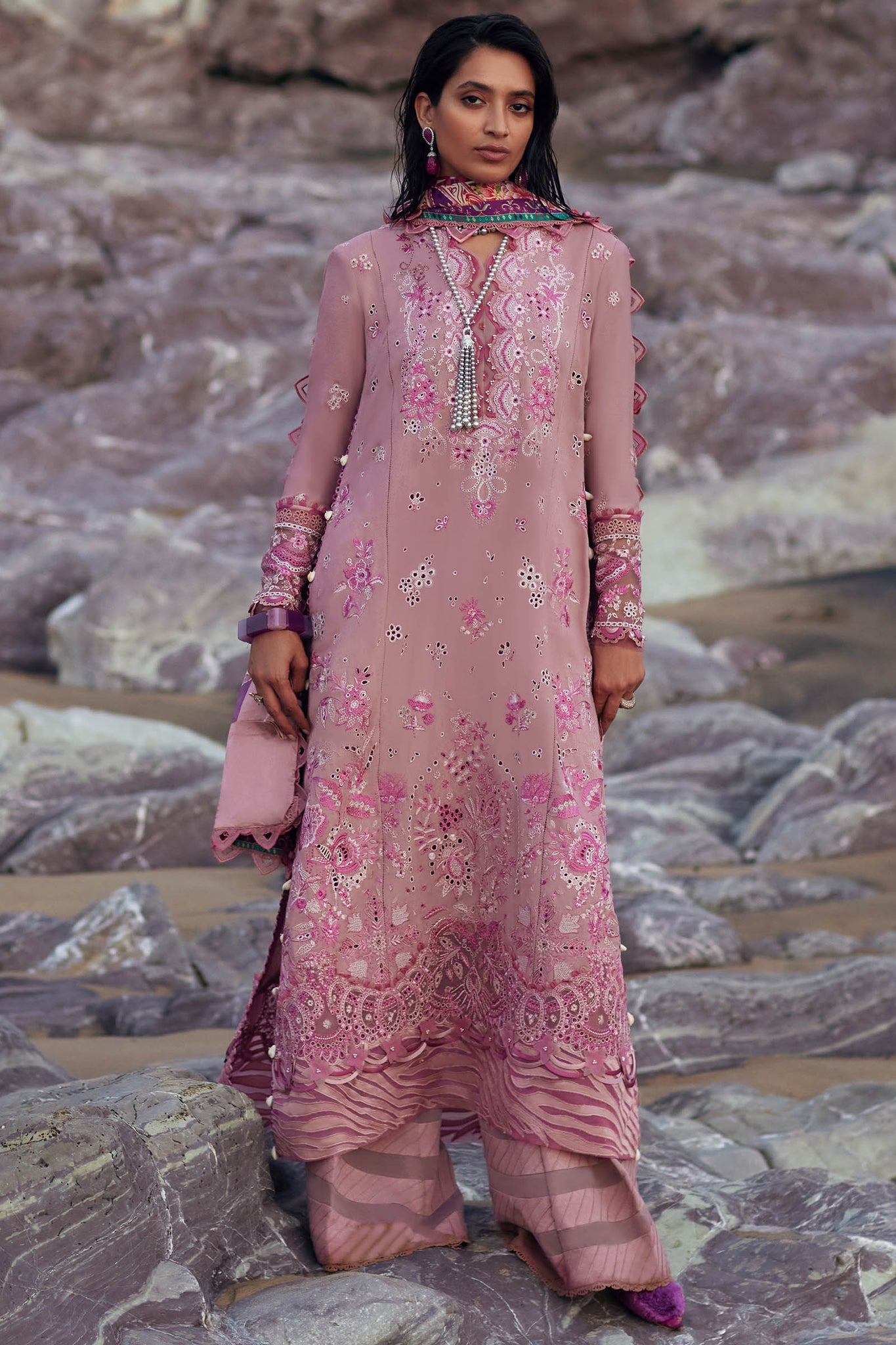 Elan Winter Unstitched Collection'23 D# 01 (FEZEH)