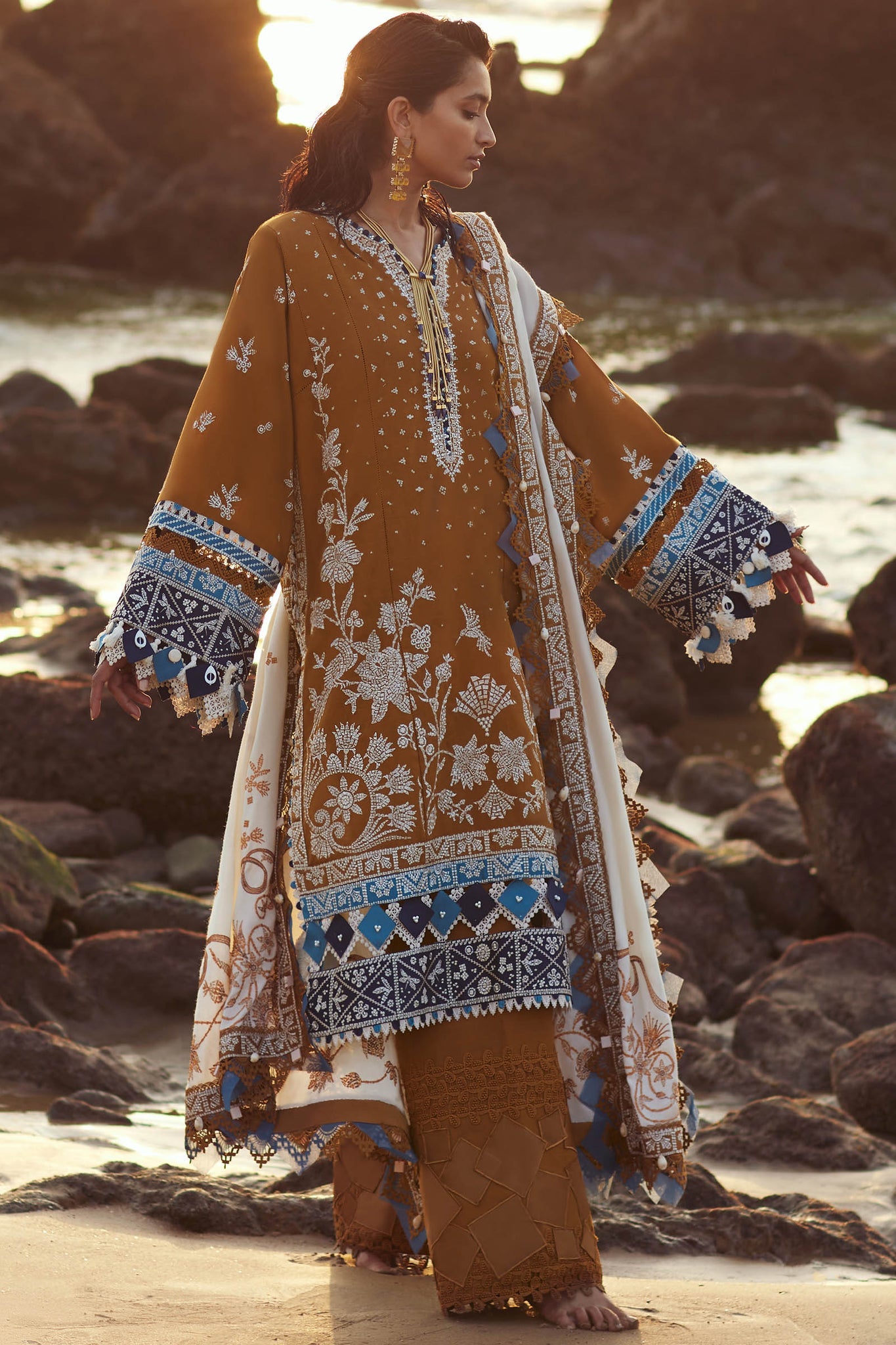 Elan Winter Unstitched Collection'23 D# 04 (MIRZETA)