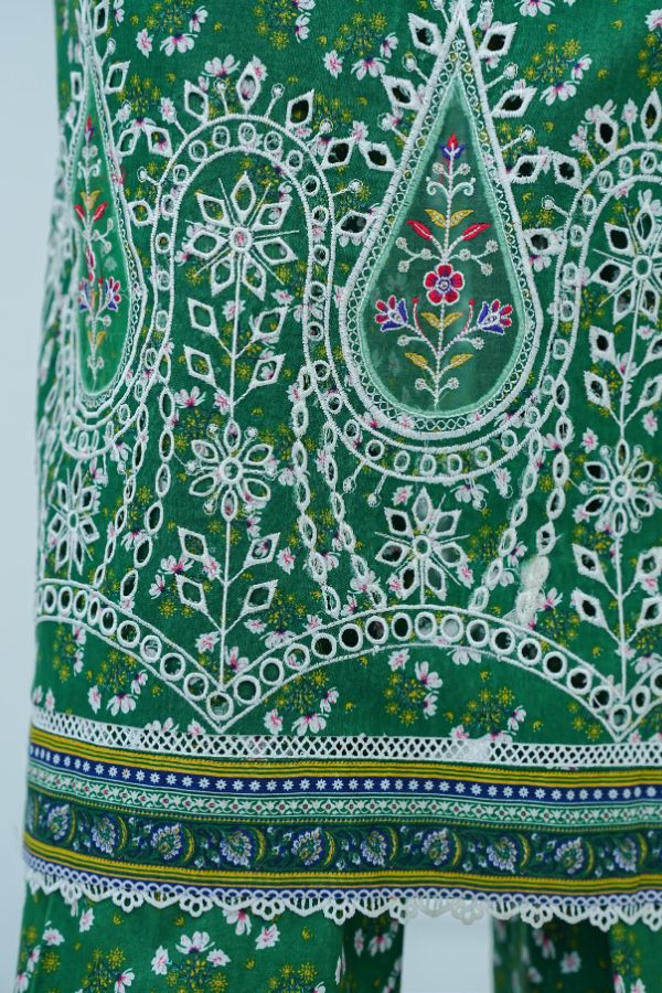 VS Aiza Momina C/Kari Lawn`25 D#67