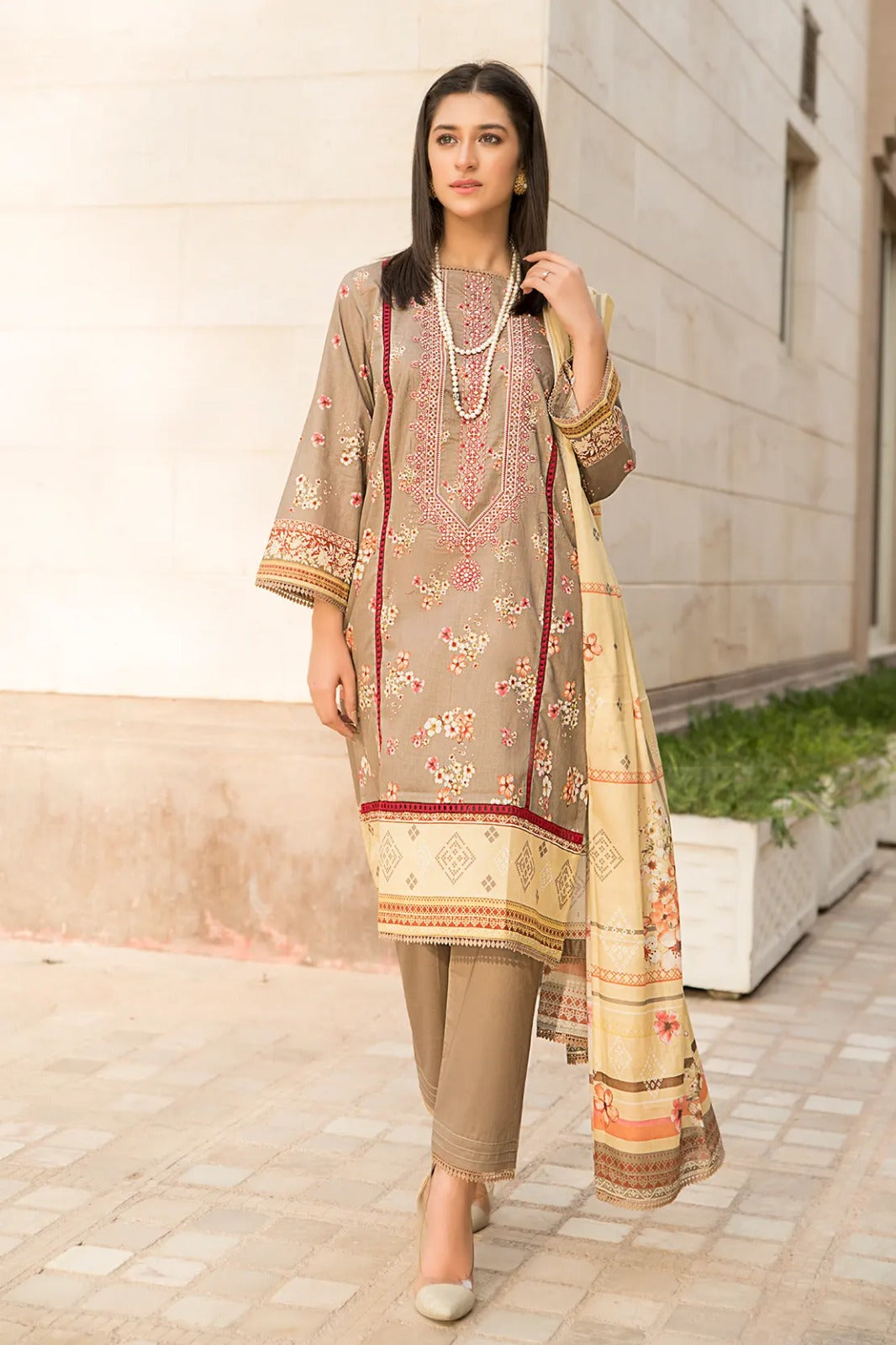 Rashid Sunehri Emb Lawn`23 D#6901