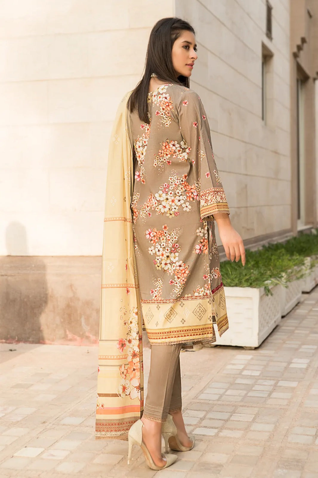 Rashid Sunehri Emb Lawn`23 D#6901