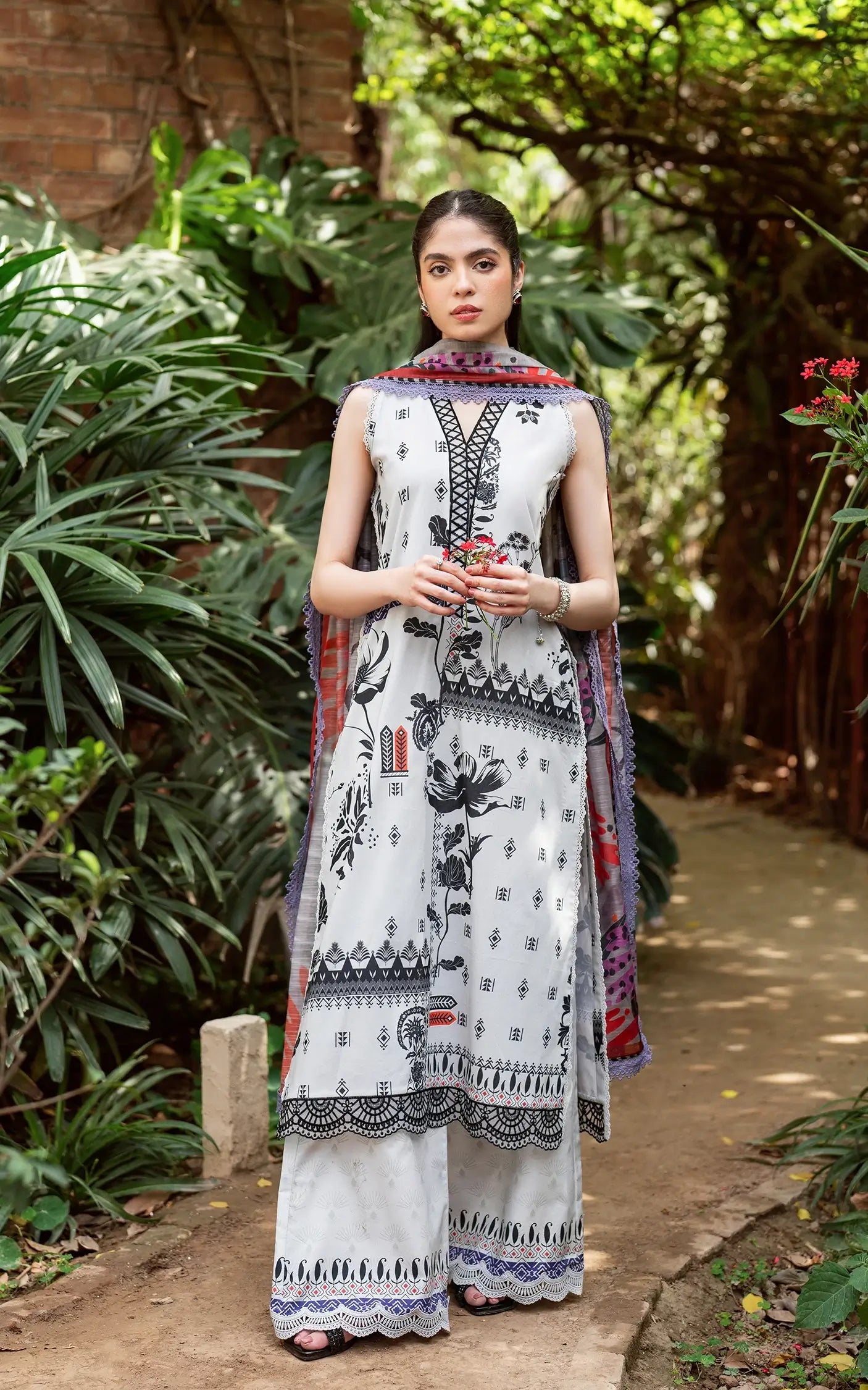 Asifa Nabeel Yakin`25 Wildflower Veil (09)