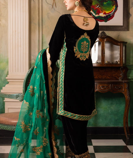 Zainab Chottani Velvet Collection`22 D#1