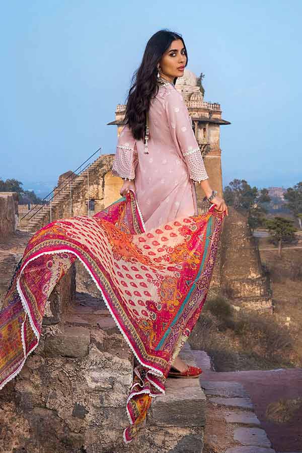 Zainab Chottani Chikankari Lawn`22 D#5B