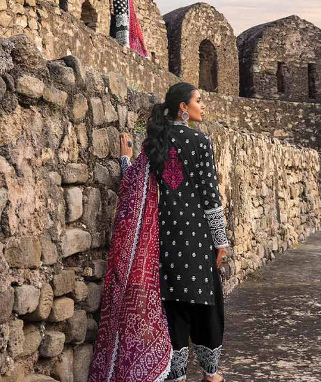 Zainab Chottani Chikankari Lawn`22 D#7B