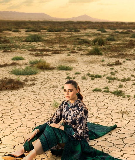 Zainab Chottani Winter Shawls'22 D#03 GULNAAZ