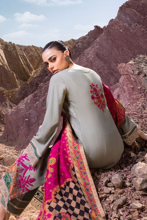 Zainab Chottani Winter Shawls'22 D#07 HAYAT