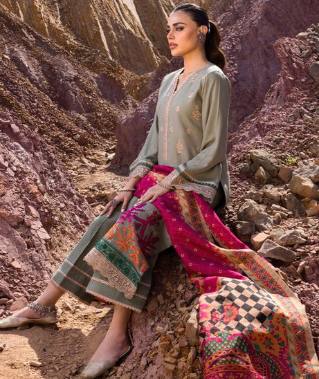 Zainab Chottani Winter Shawls'22 D#07 HAYAT