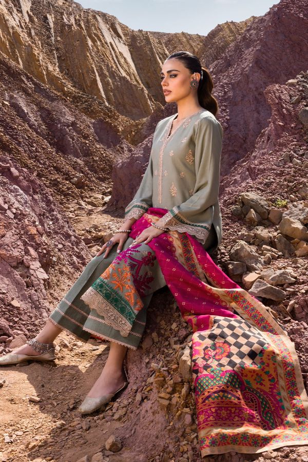 Zainab Chottani Winter Shawls'22 D#07 HAYAT