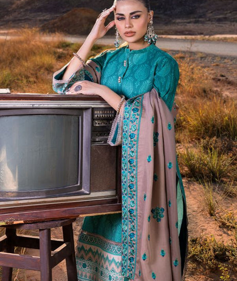 Zainab Chottani Winter Shawls'22 D#08 PARSA