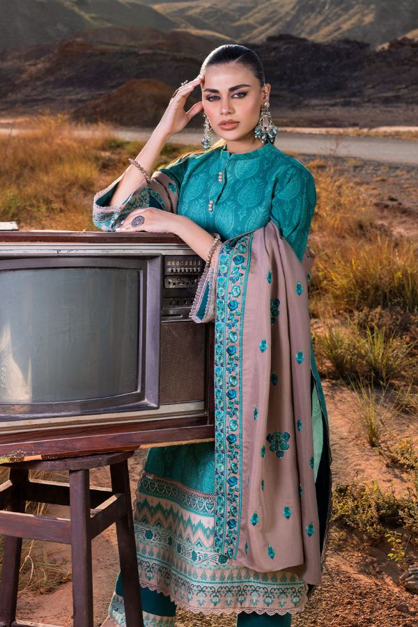 Zainab Chottani Winter Shawls'22 D#08 PARSA