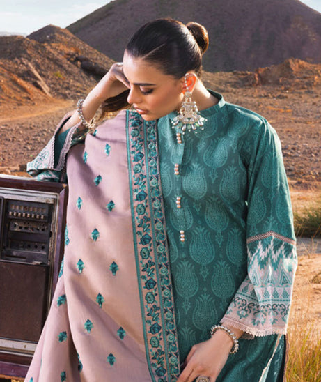 Zainab Chottani Winter Shawls'22 D#08 PARSA