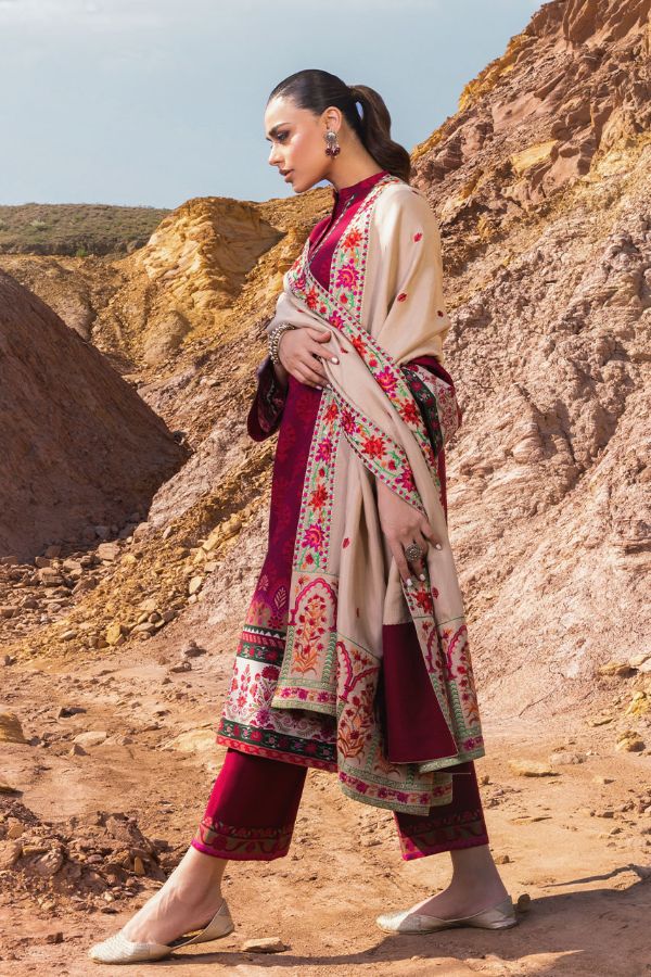 Zainab Chottani Winter Shawls'22 D#09 NURGUL